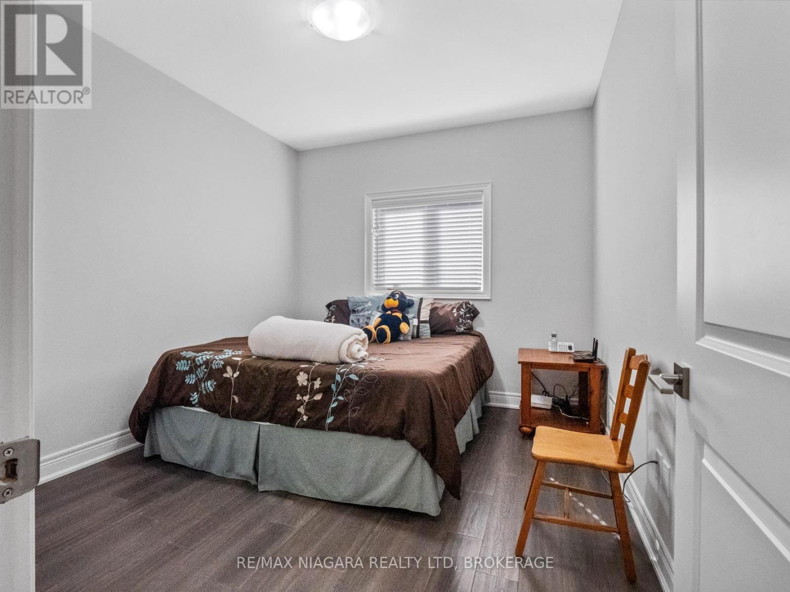 254 LANCASTER DRIVE Image 19