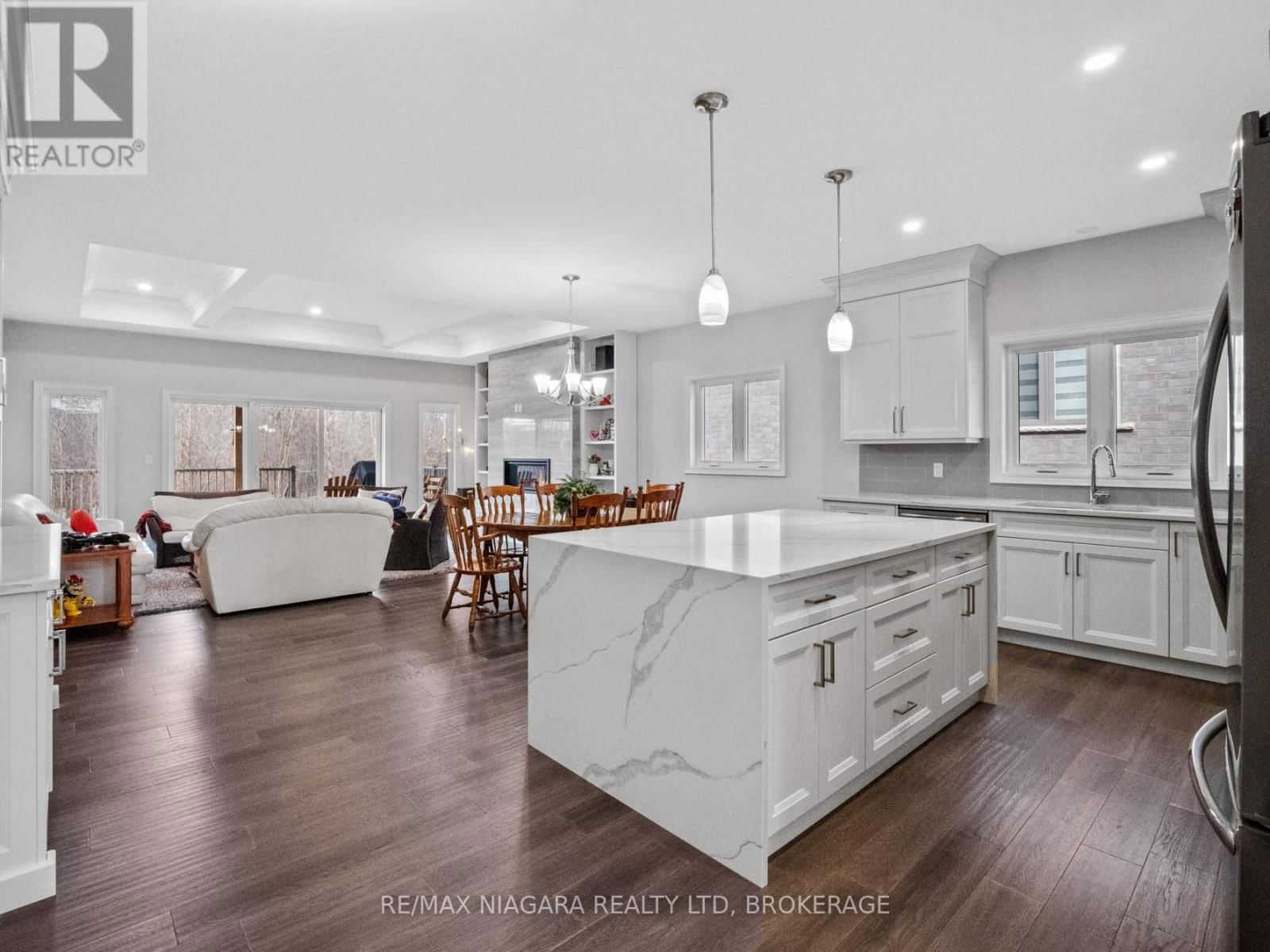 254 LANCASTER DRIVE Image 7