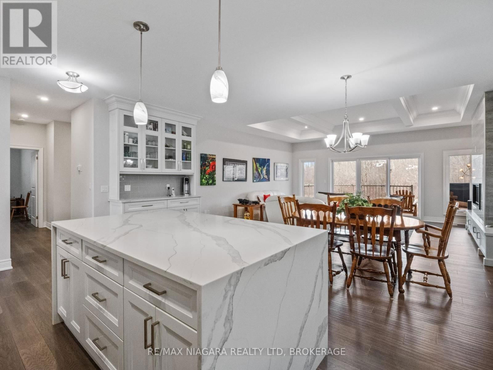 254 LANCASTER DRIVE Image 8