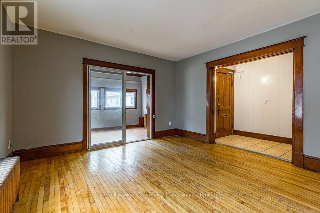 23 AVENUE PLACE Image 10