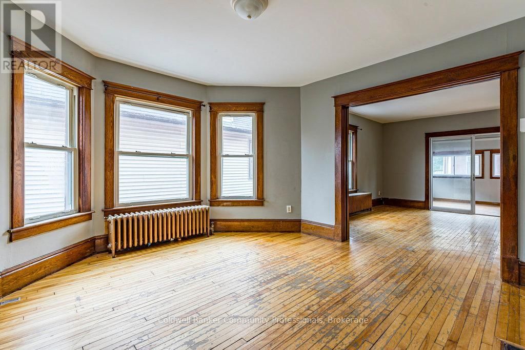 23 AVENUE PLACE Image 14