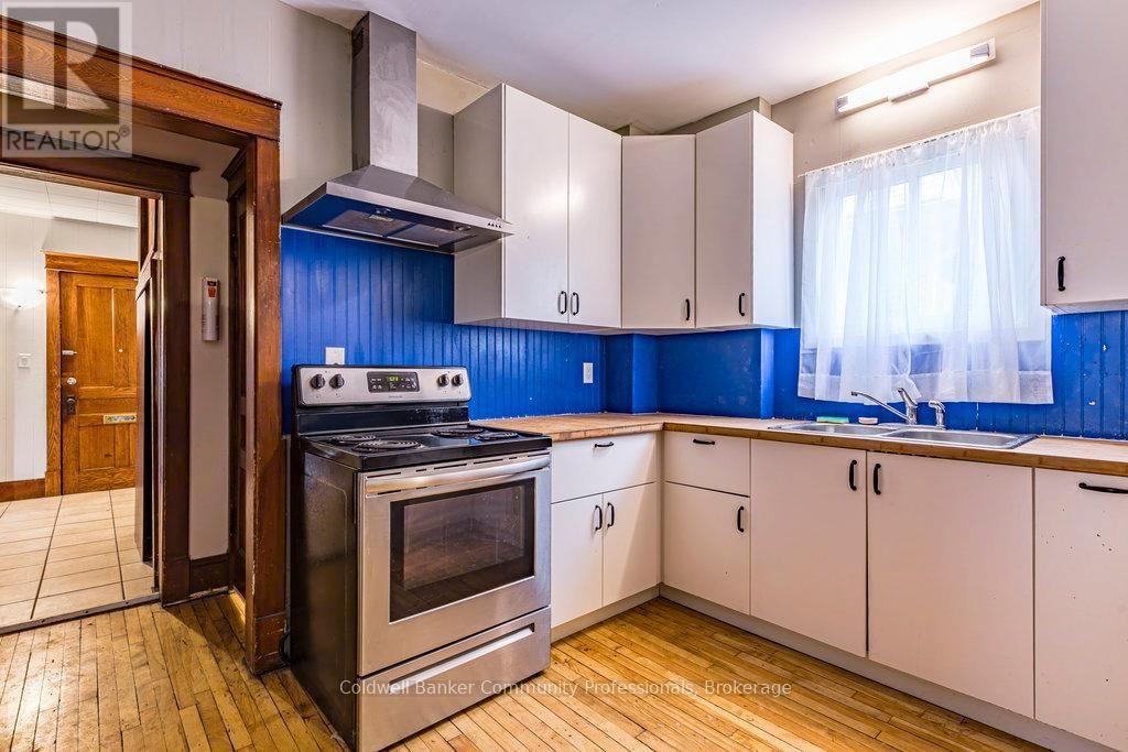 23 AVENUE PLACE Image 19