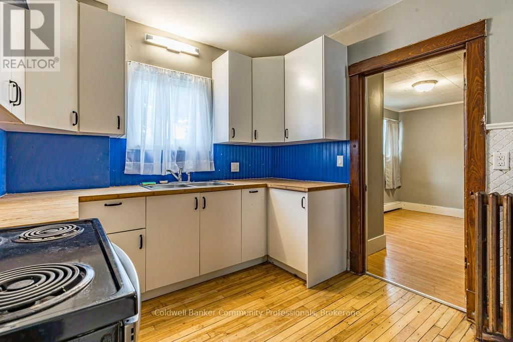 23 AVENUE PLACE Image 20