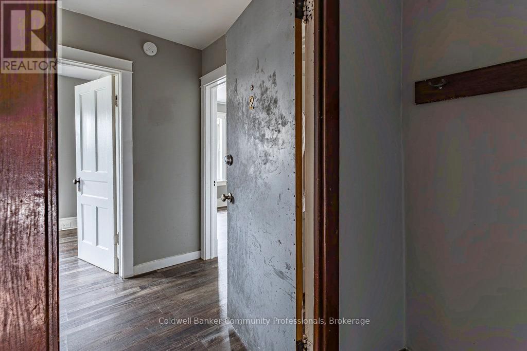 23 AVENUE PLACE Image 21