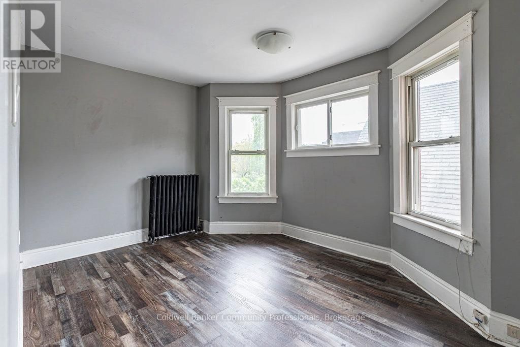 23 AVENUE PLACE Image 29