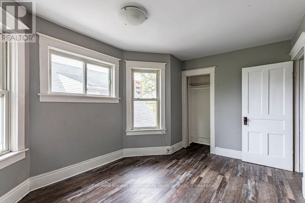 23 AVENUE PLACE Image 30