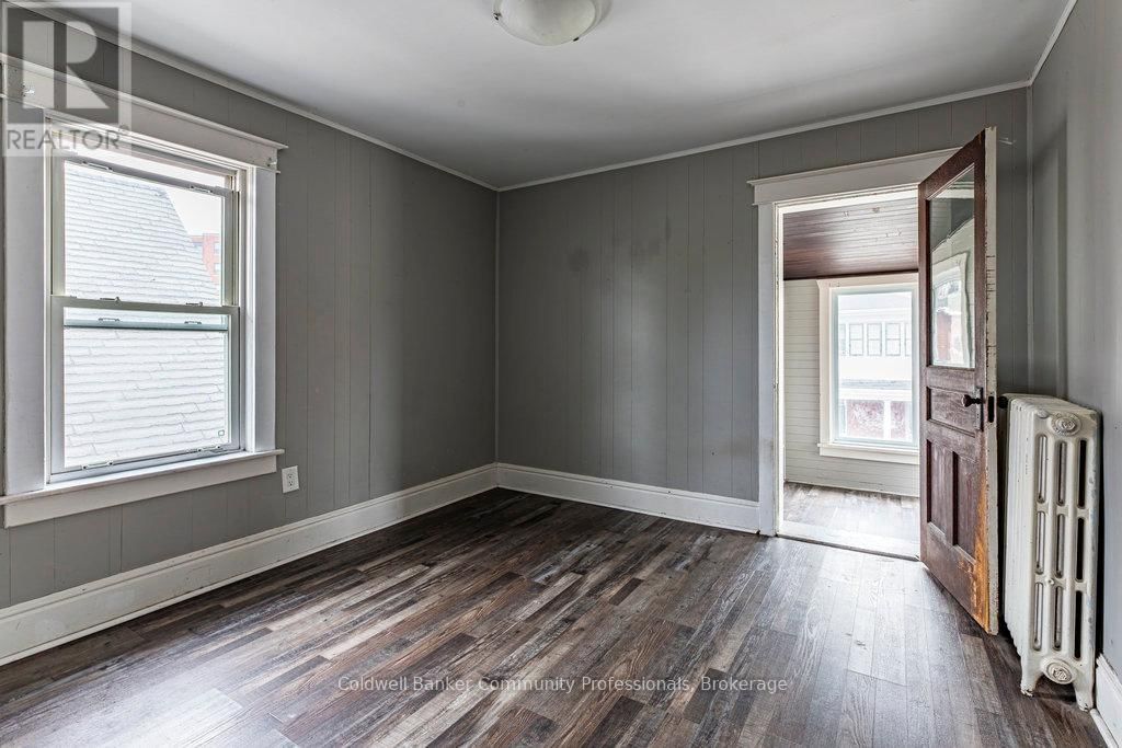 23 AVENUE PLACE Image 31
