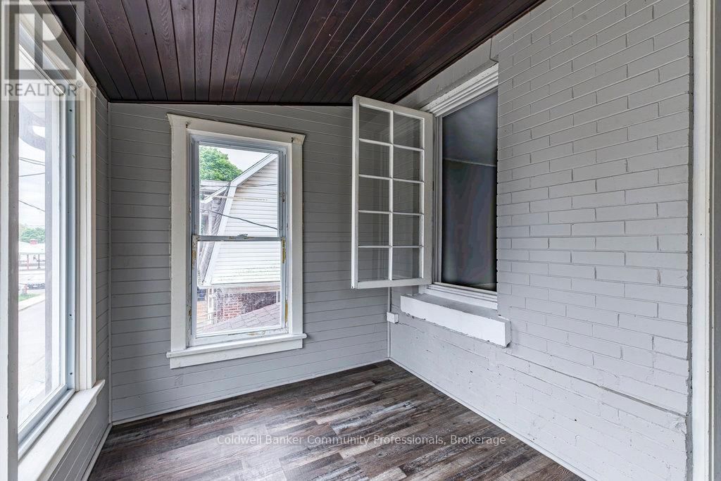 23 AVENUE PLACE Image 35