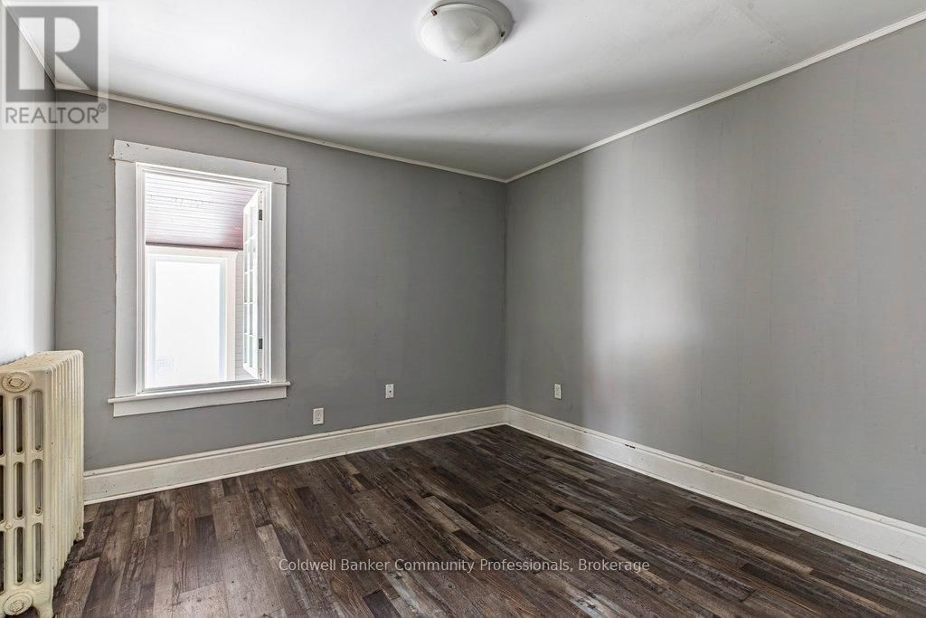 23 AVENUE PLACE Image 36