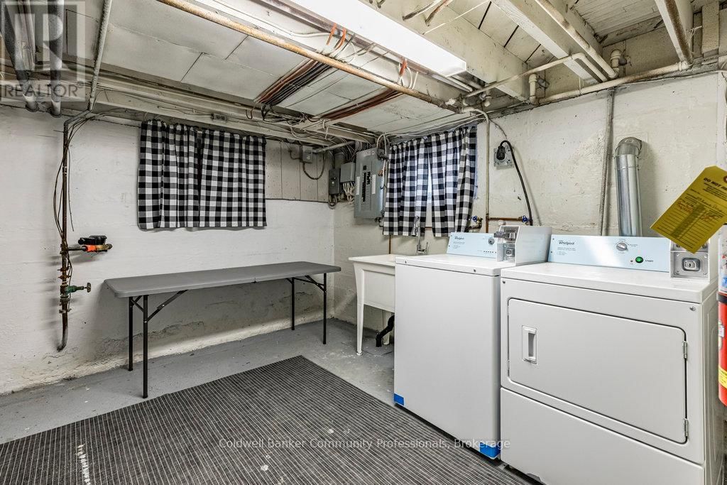 23 AVENUE PLACE Image 44