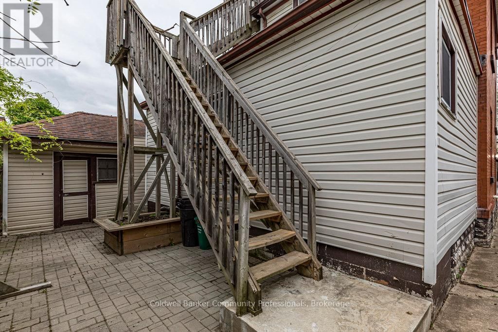 23 AVENUE PLACE Image 48