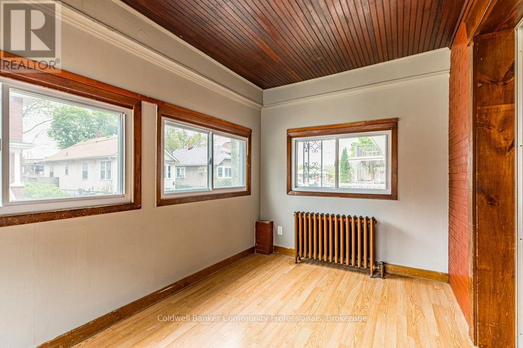 23 AVENUE PLACE Image 6