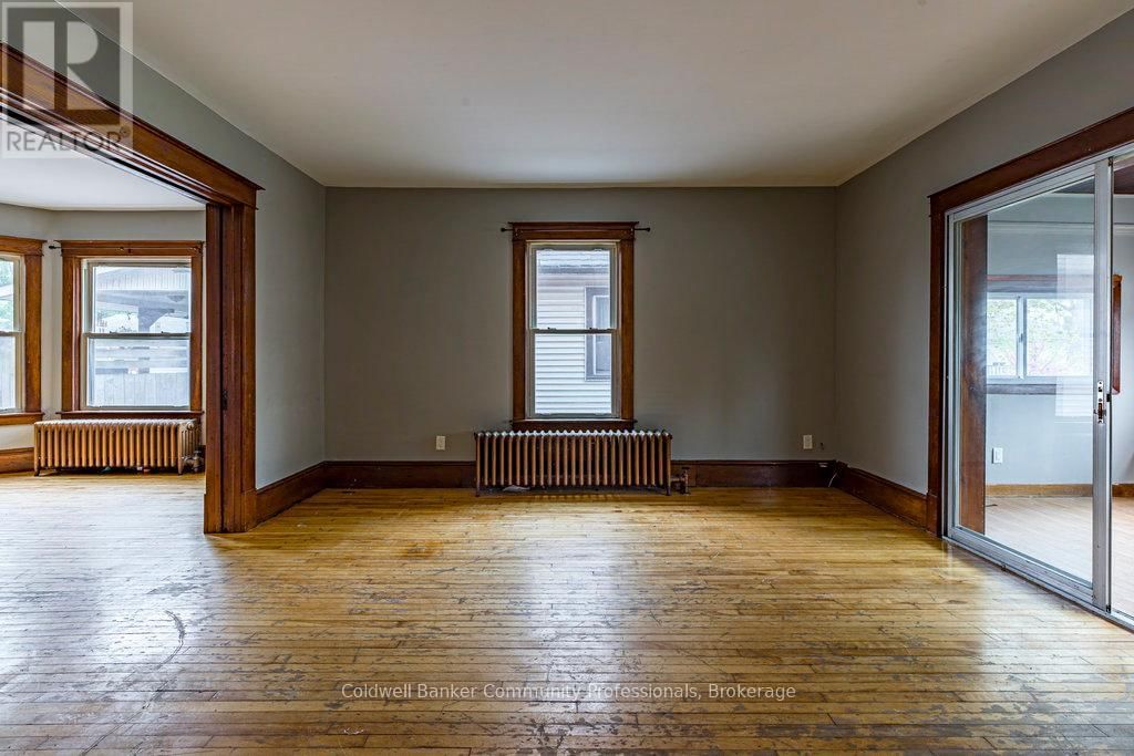23 AVENUE PLACE Image 9