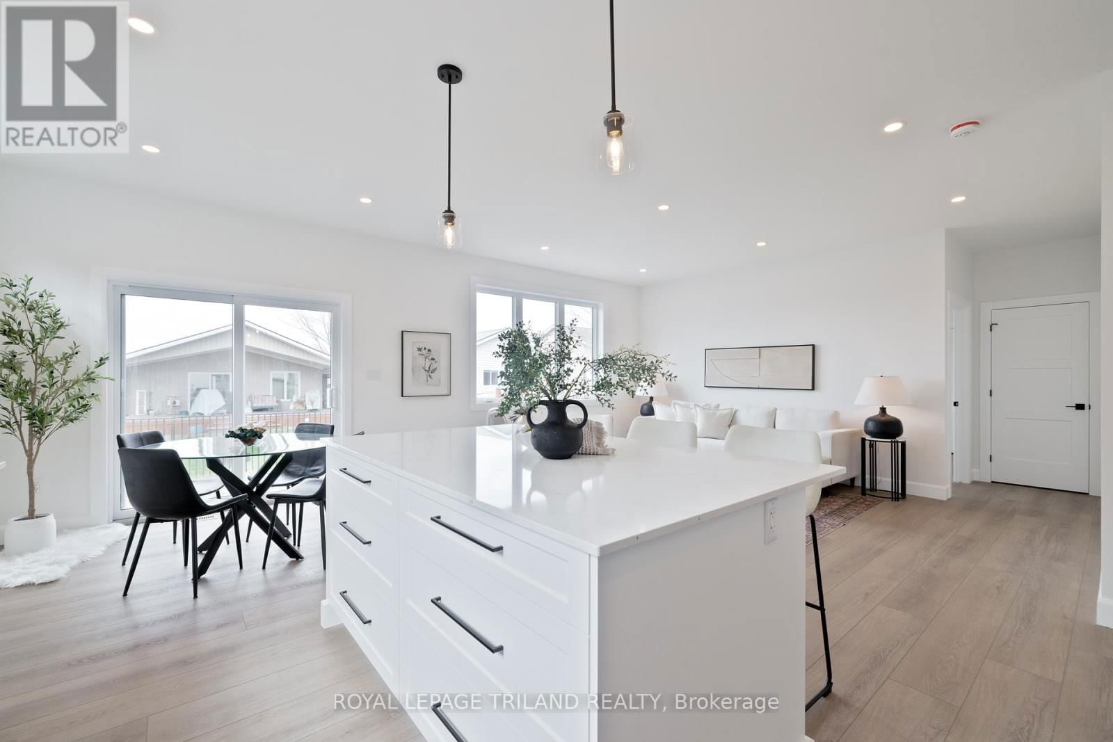 49 REBECCA DRIVE Image 13