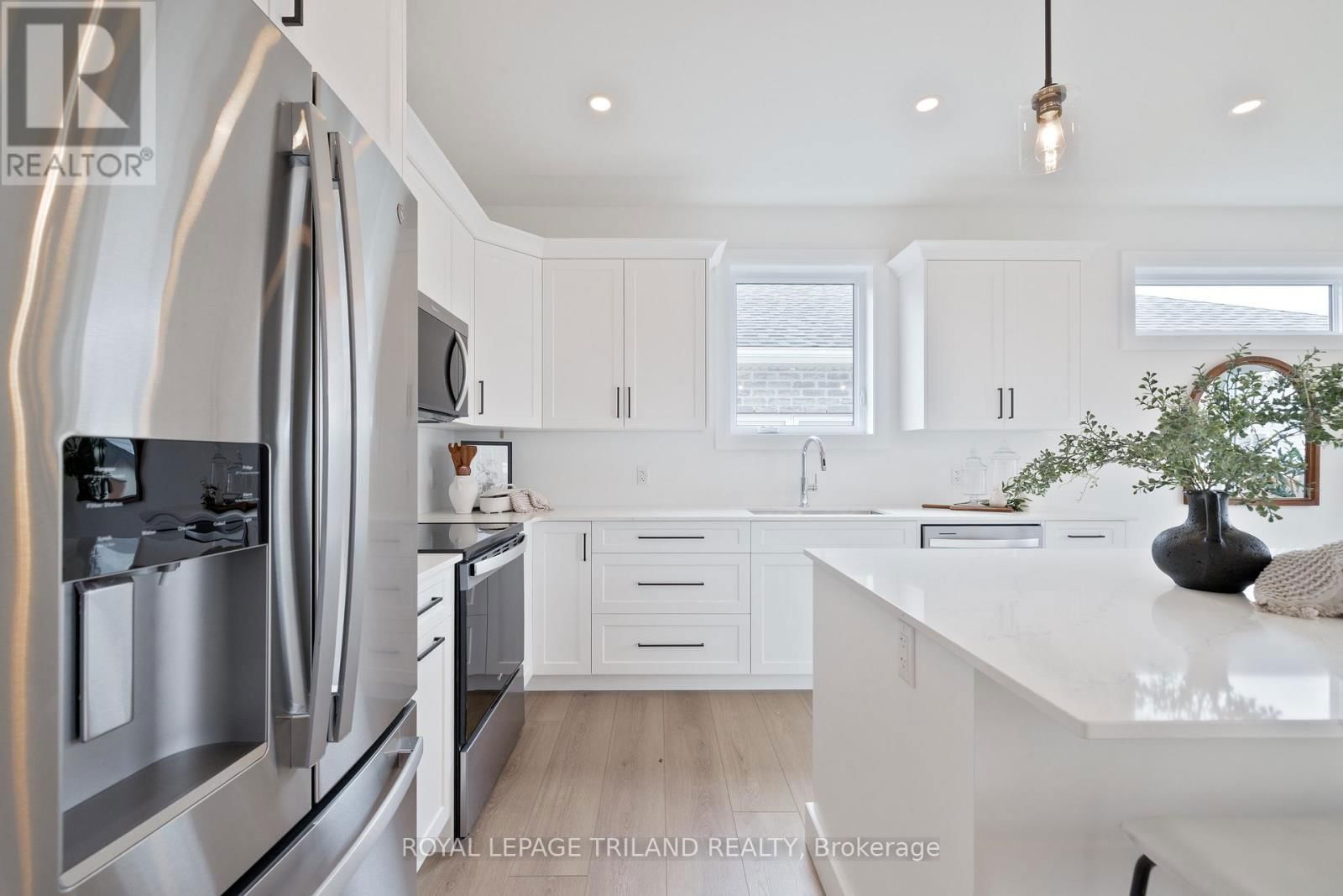 49 REBECCA DRIVE Image 14