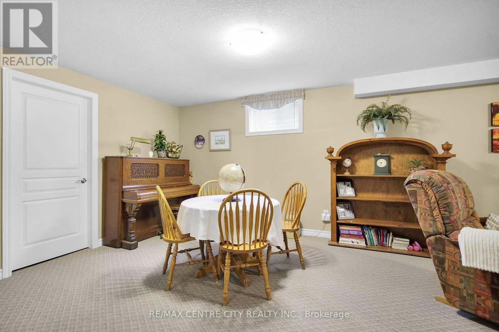 3202 EMILYCARR LANE Image 32