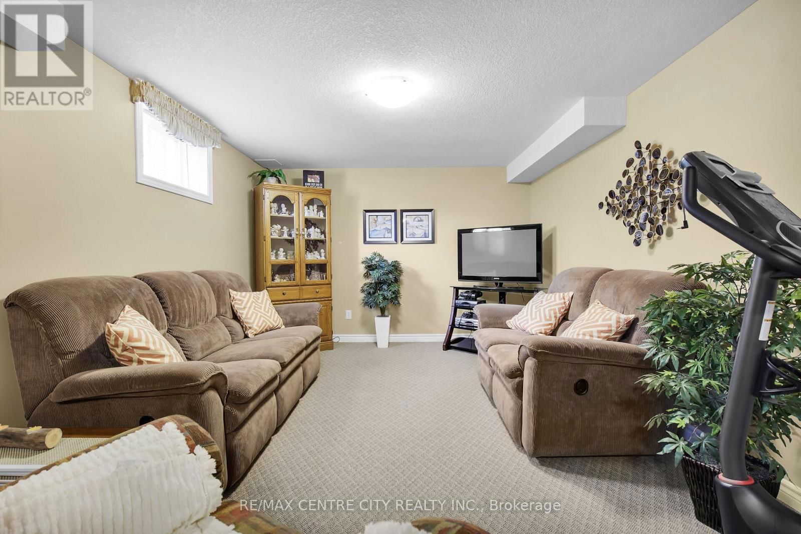 3202 EMILYCARR LANE Image 35