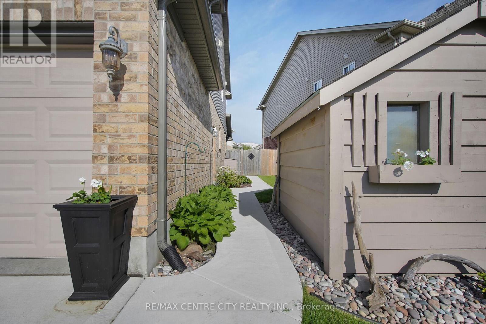 3202 EMILYCARR LANE Image 39
