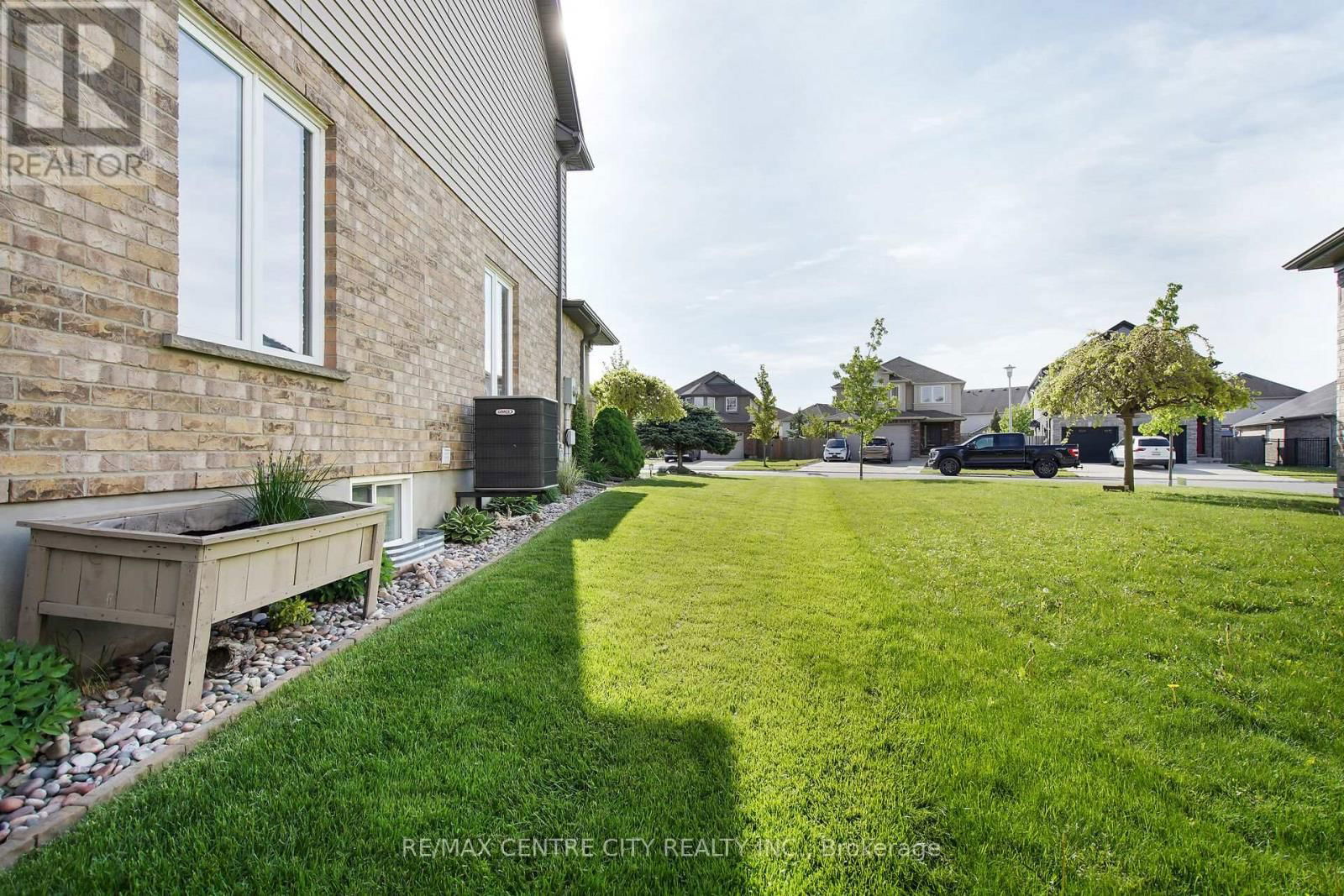 3202 EMILYCARR LANE Image 43