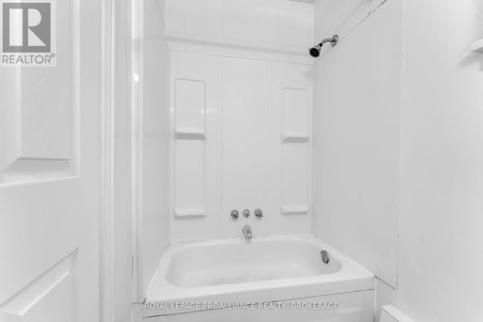 176 NELSON STREET Image 13