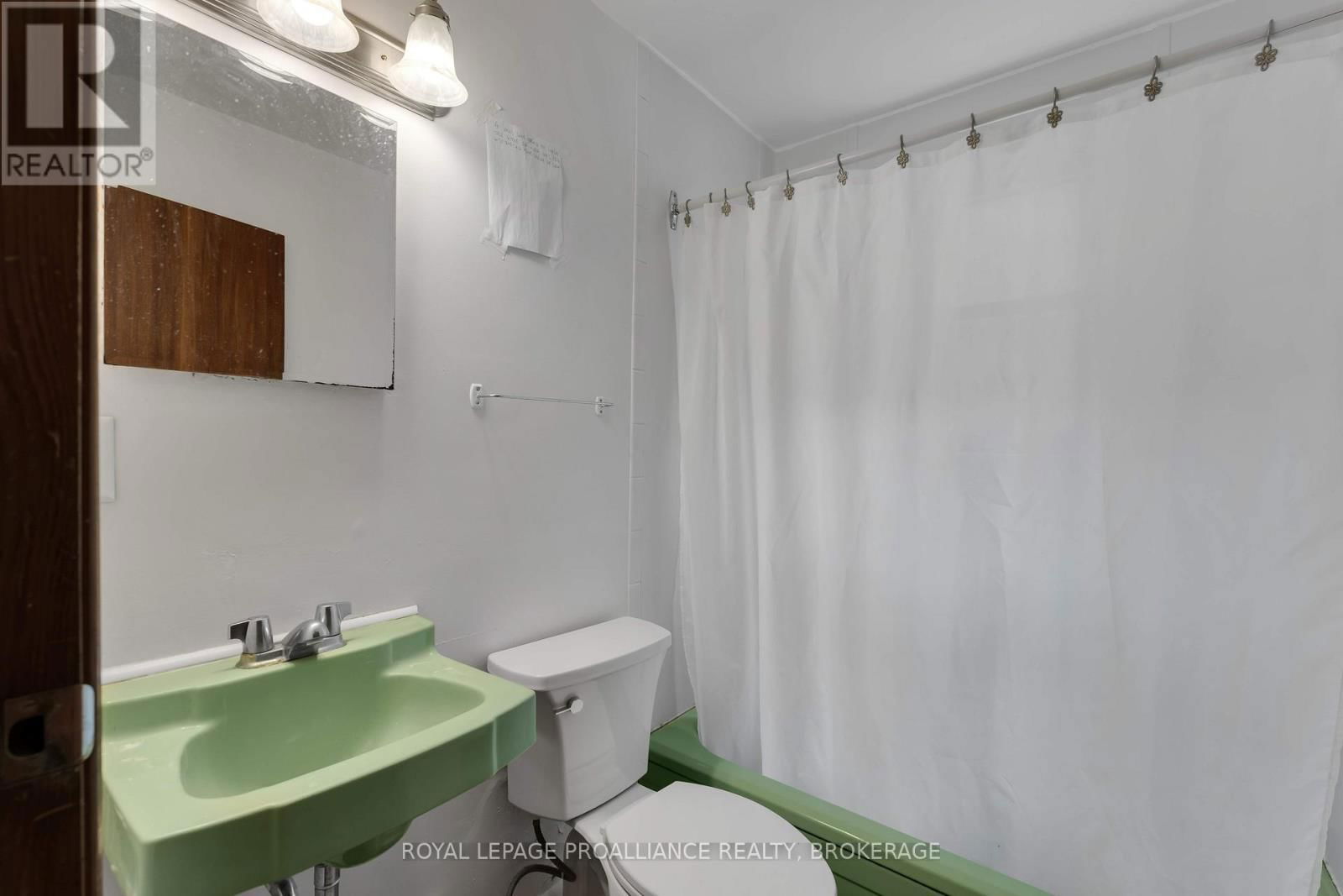 176 NELSON STREET Image 18