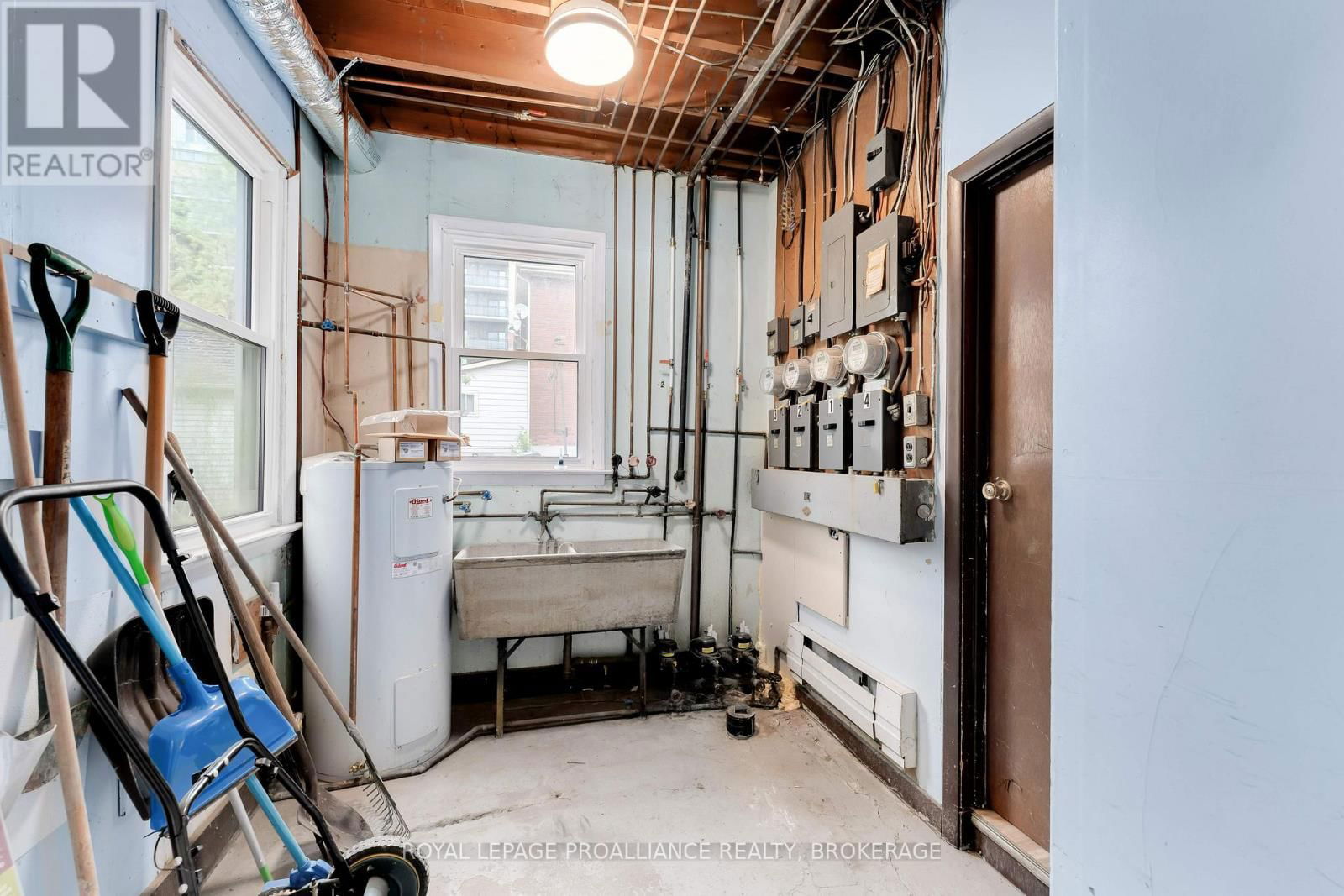 176 NELSON STREET Image 38