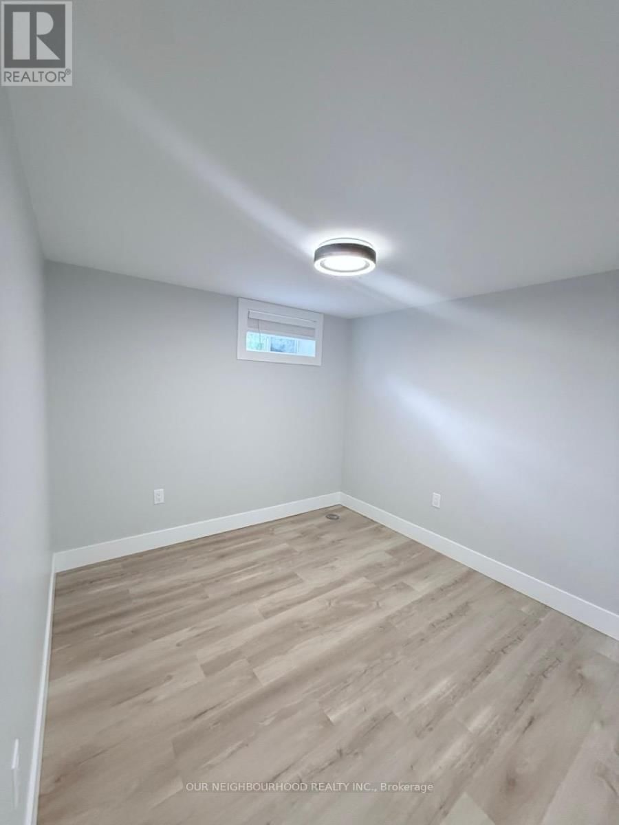 Lower/2 - 1382 LEIGHTON ROAD Image 19