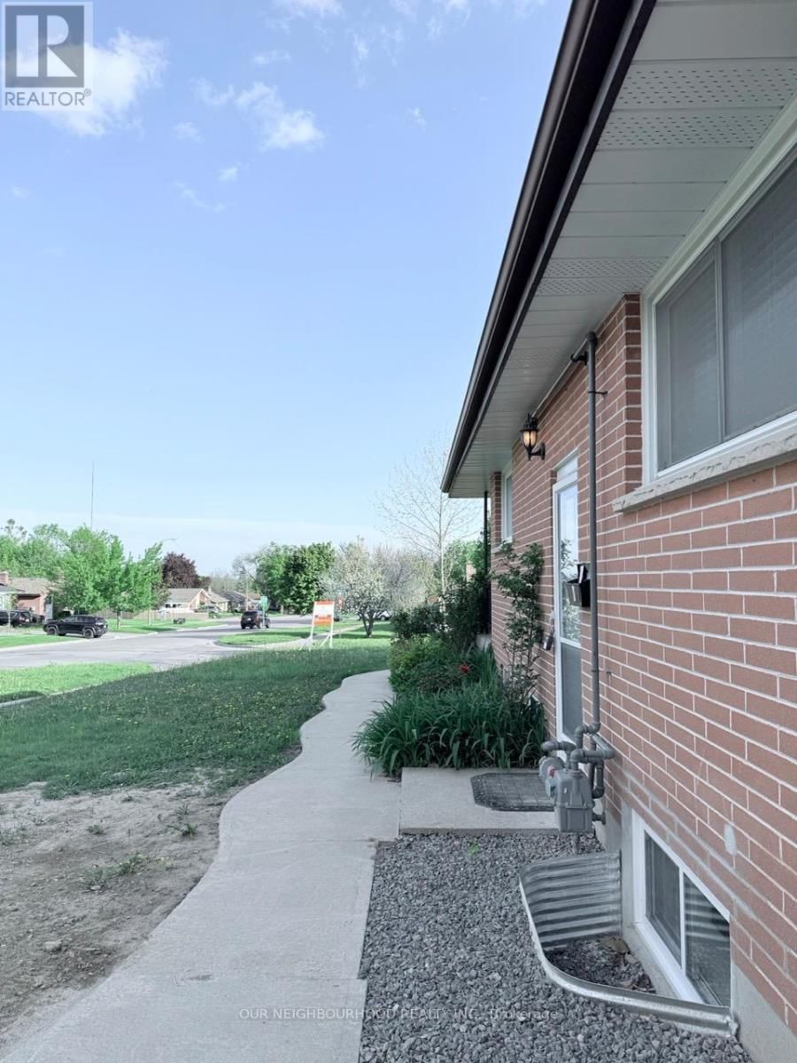 Lower/2 - 1382 LEIGHTON ROAD Image 31