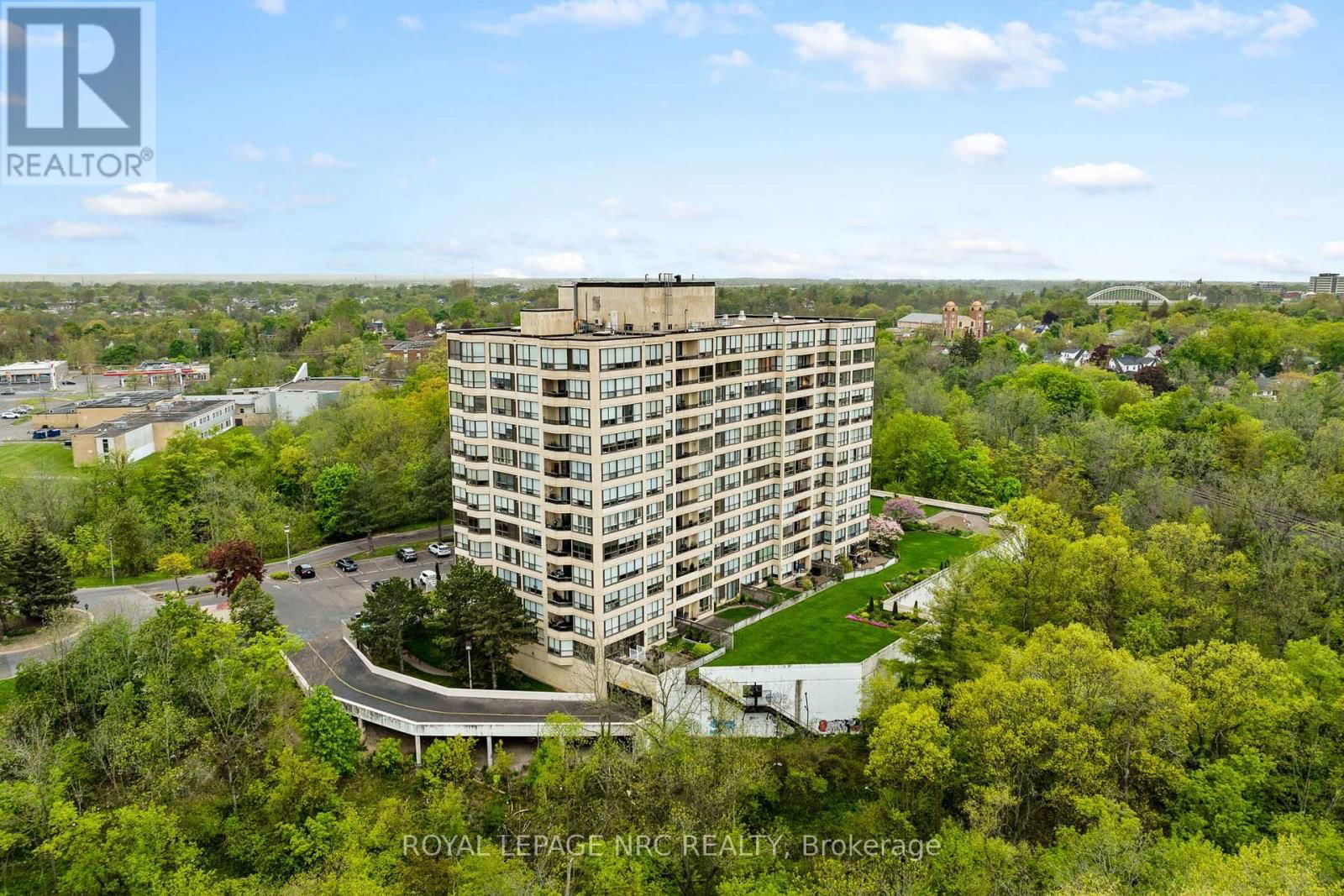 PH6 - 3 TOWERING HEIGHTS BOULEVARD Image 2