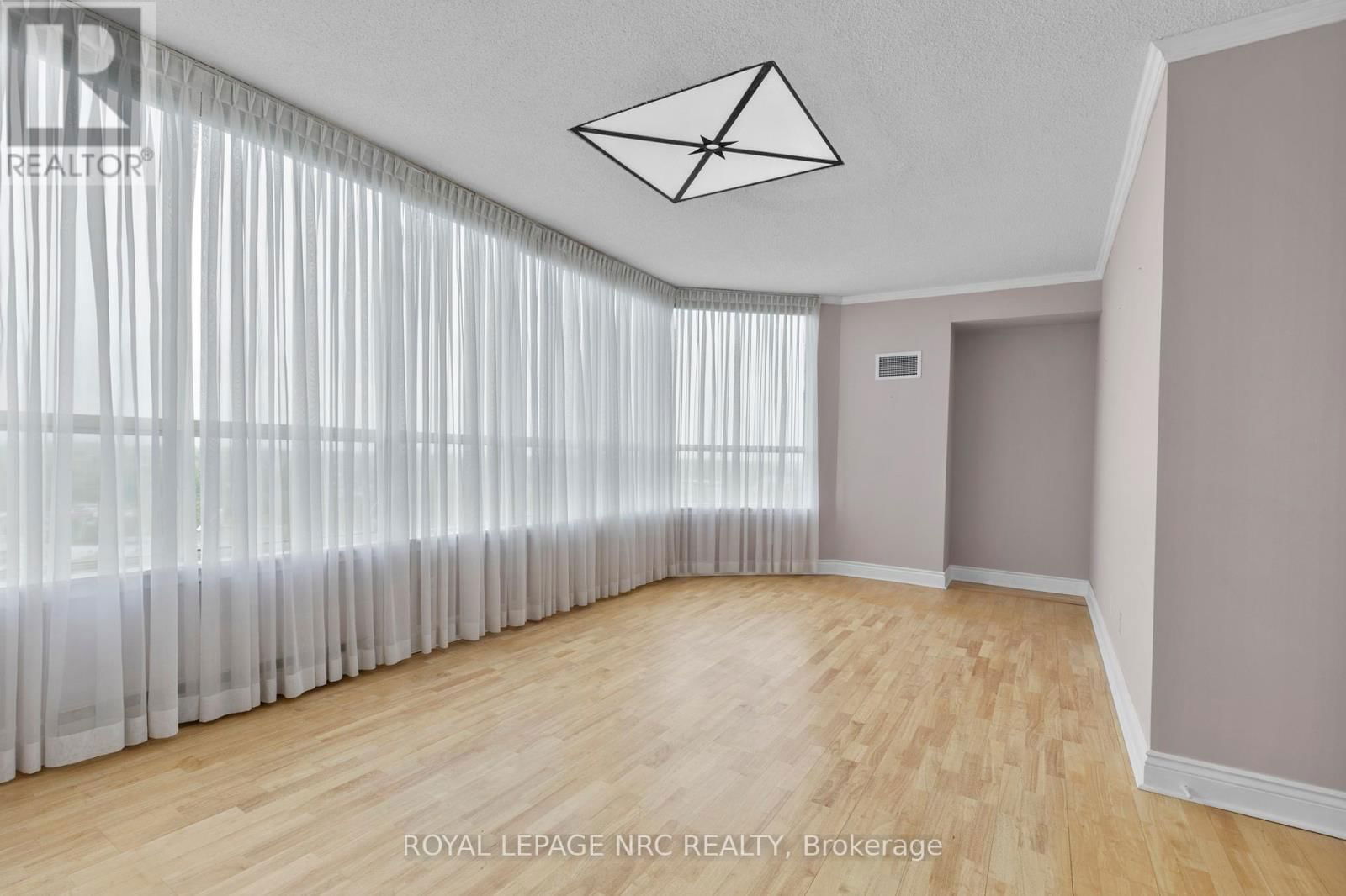 PH6 - 3 TOWERING HEIGHTS BOULEVARD Image 31