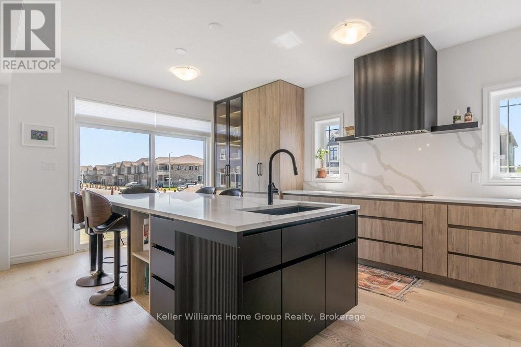 48 MACALISTER BOULEVARD Image 13
