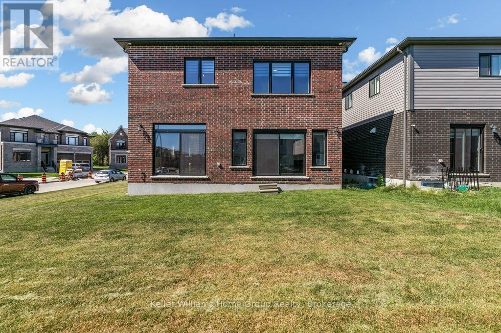 48 MACALISTER BOULEVARD Image 35