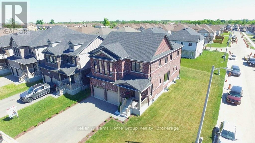 48 MACALISTER BOULEVARD Image 36
