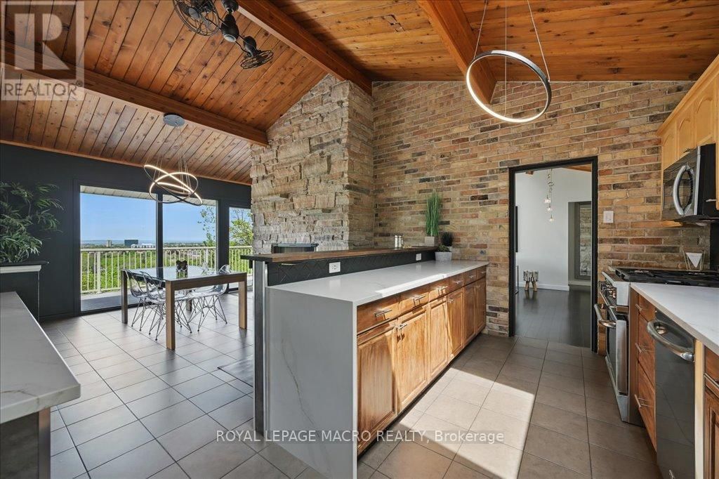 33 LESLIE DRIVE Image 13