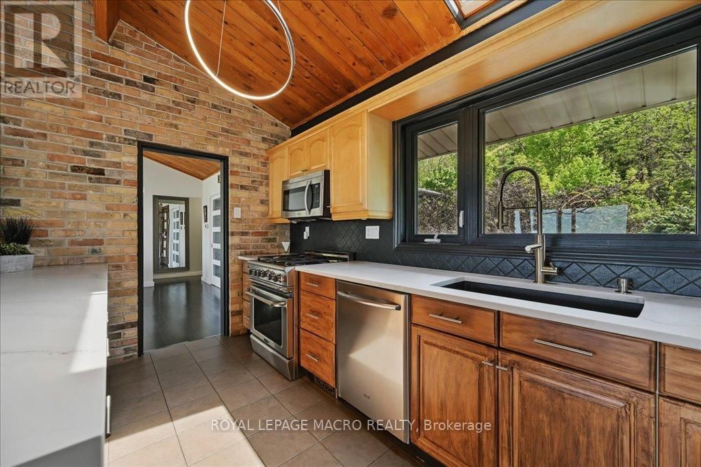 33 LESLIE DRIVE Image 14