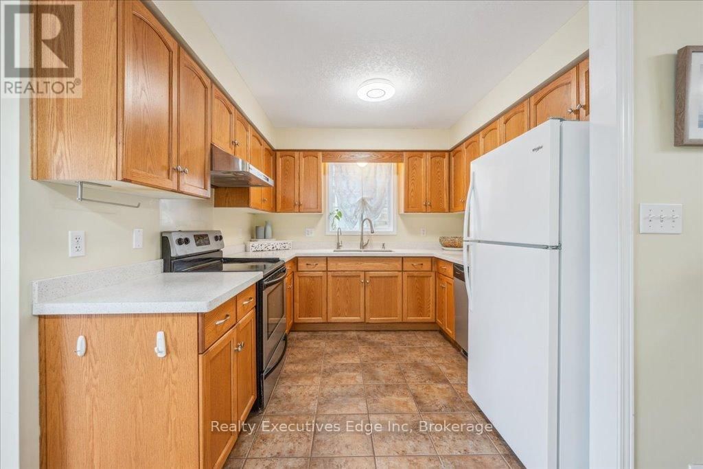 5 - 210 DAWN AVENUE Image 11