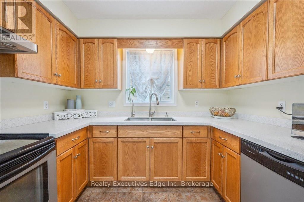 5 - 210 DAWN AVENUE Image 12