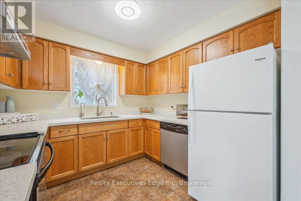 5 - 210 DAWN AVENUE Image 13