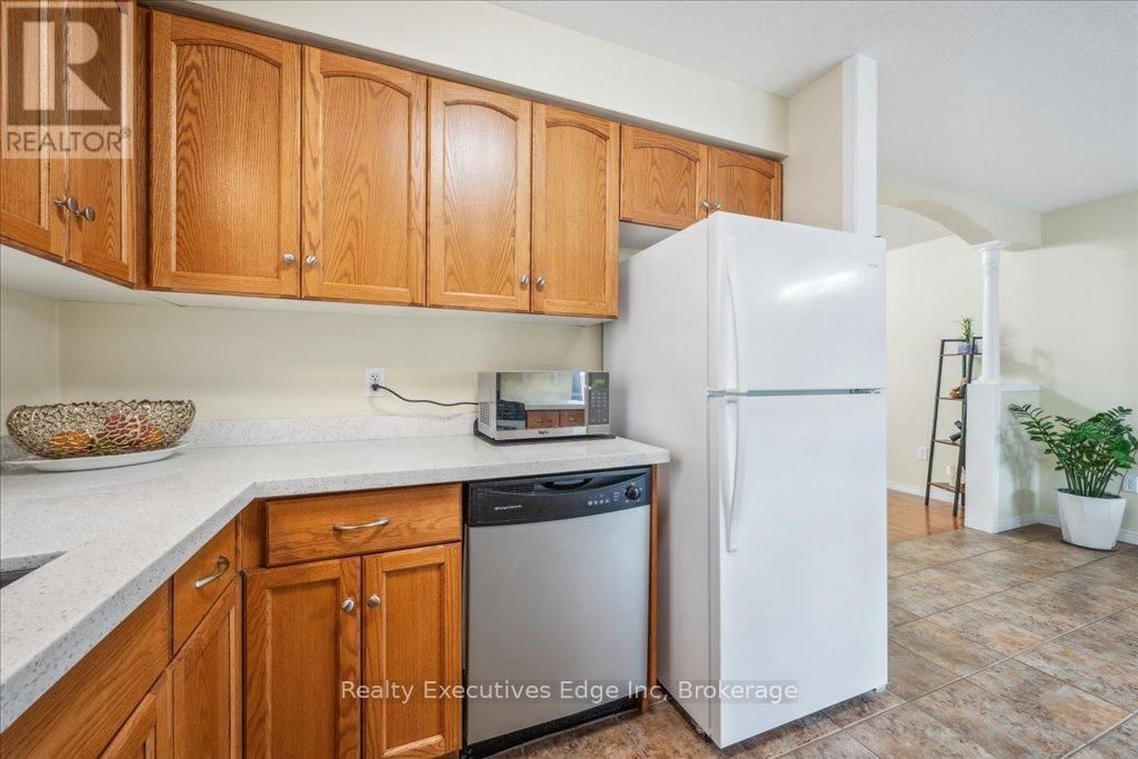 5 - 210 DAWN AVENUE Image 14