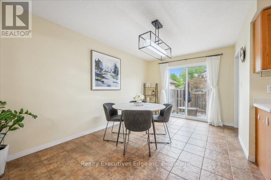 5 - 210 DAWN AVENUE Image 16