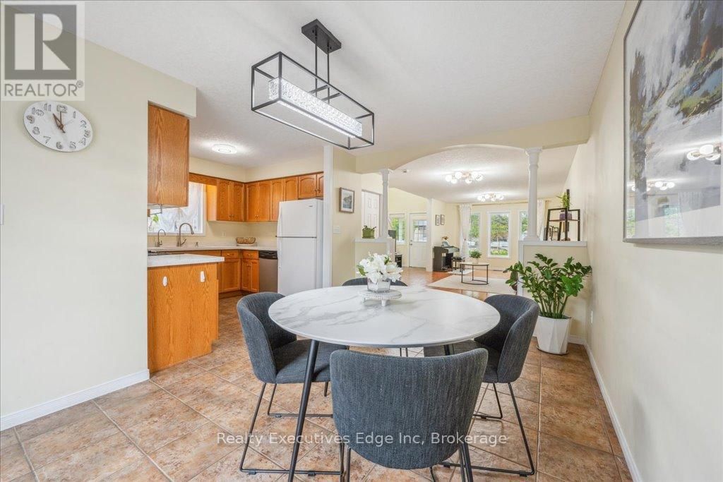 5 - 210 DAWN AVENUE Image 17