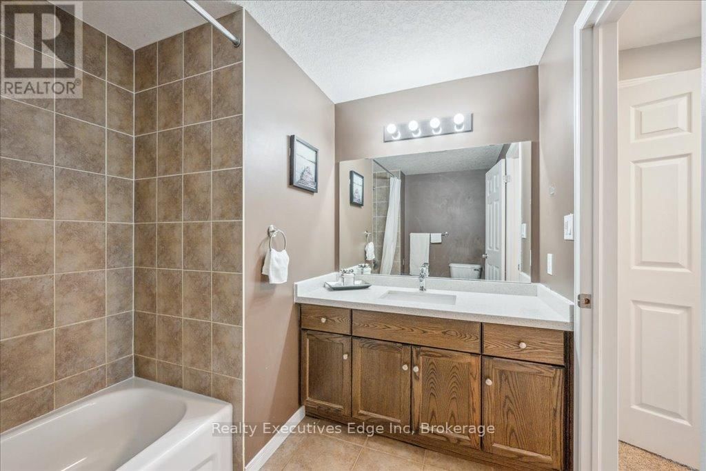 5 - 210 DAWN AVENUE Image 24
