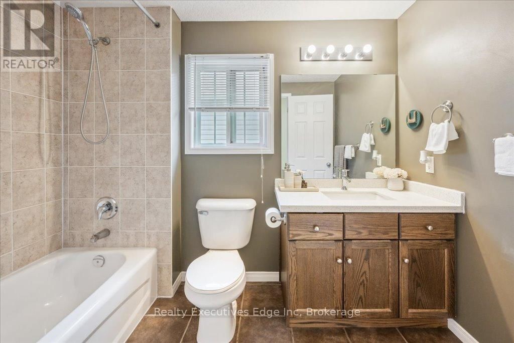 5 - 210 DAWN AVENUE Image 27