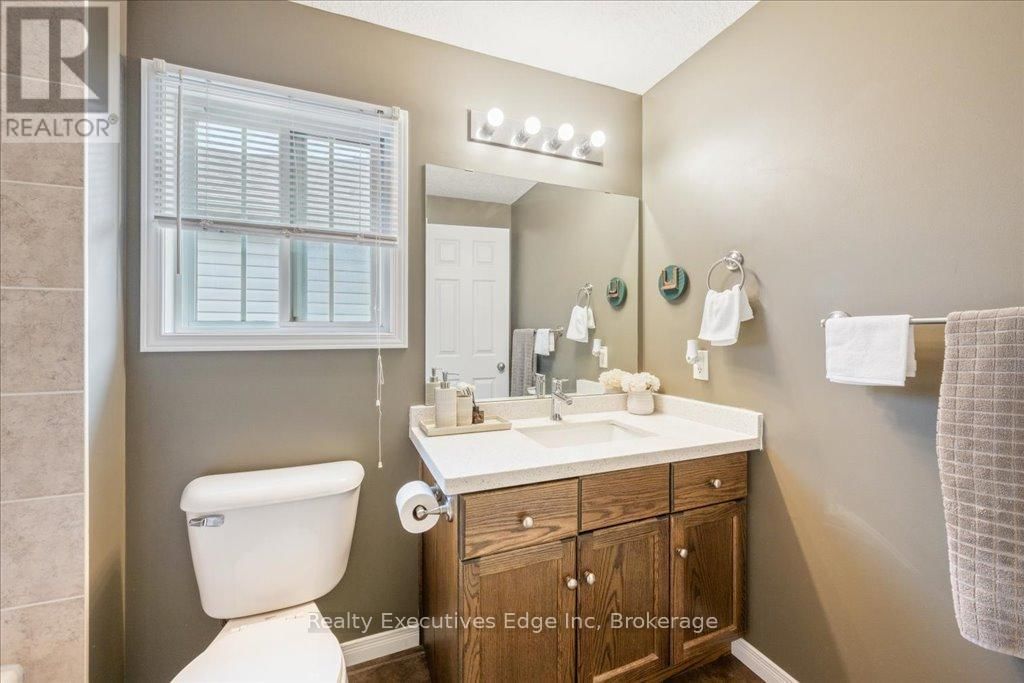 5 - 210 DAWN AVENUE Image 28