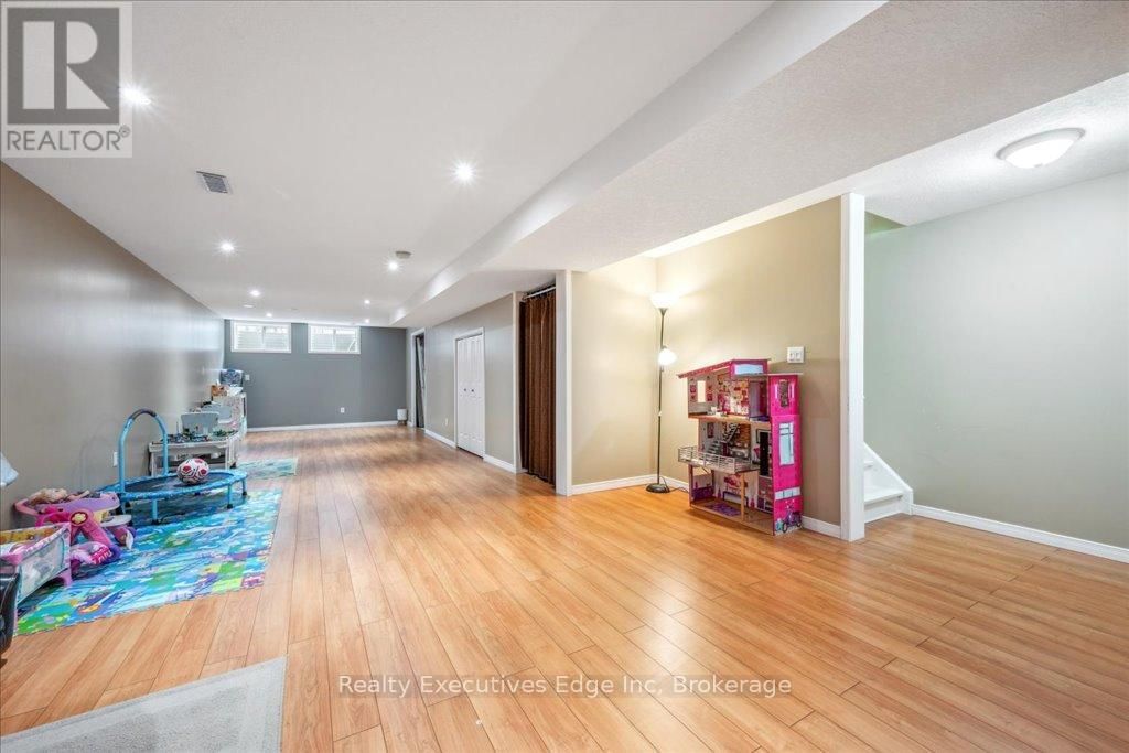 5 - 210 DAWN AVENUE Image 29