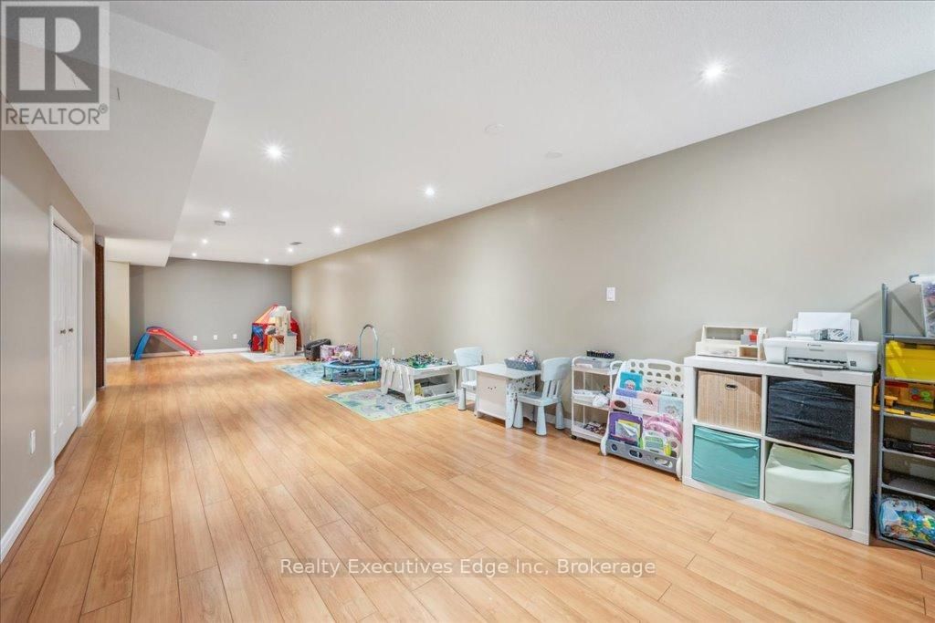 5 - 210 DAWN AVENUE Image 31