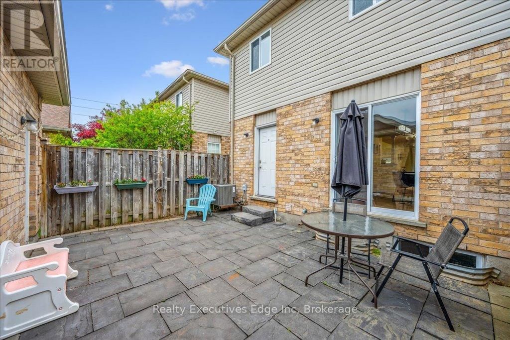5 - 210 DAWN AVENUE Image 35