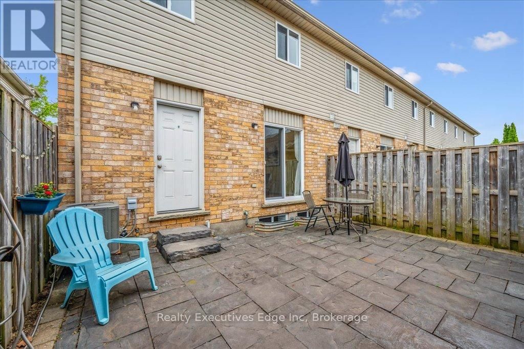 5 - 210 DAWN AVENUE Image 36