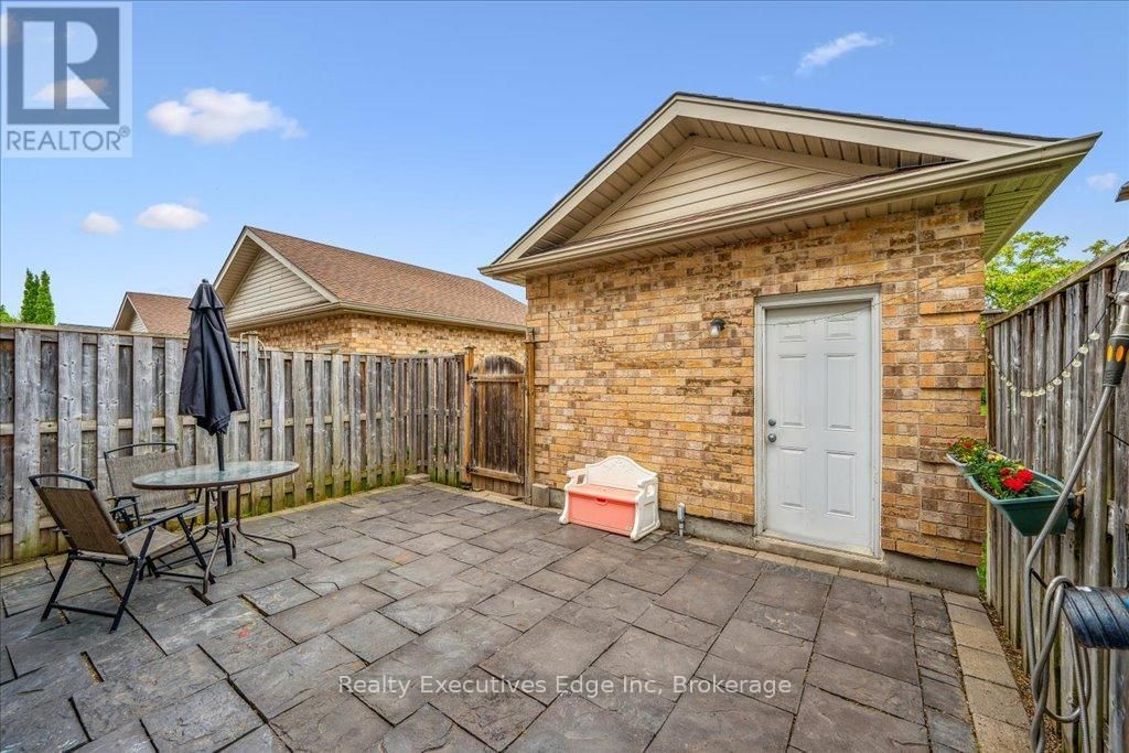 5 - 210 DAWN AVENUE Image 37