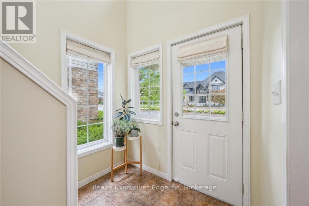 5 - 210 DAWN AVENUE Image 4